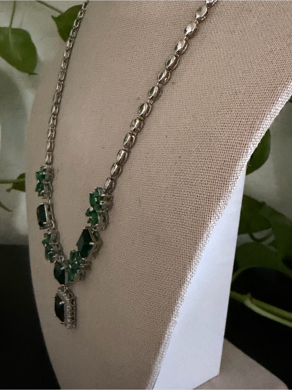 Vintage 50’s Green Gut Crystal & Glass Rhinestones Floral Necklace - Picture 3 of 4